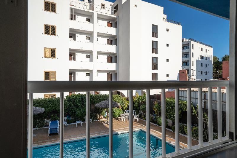 Apartamentos Cel Blau Santa Eulalia del Río Habitación foto