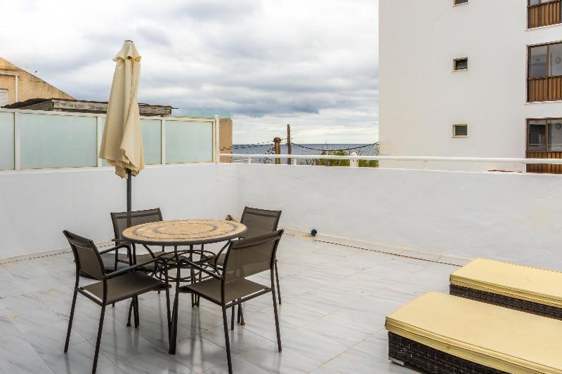 Apartamentos Cel Blau Santa Eulalia del Río Habitación foto